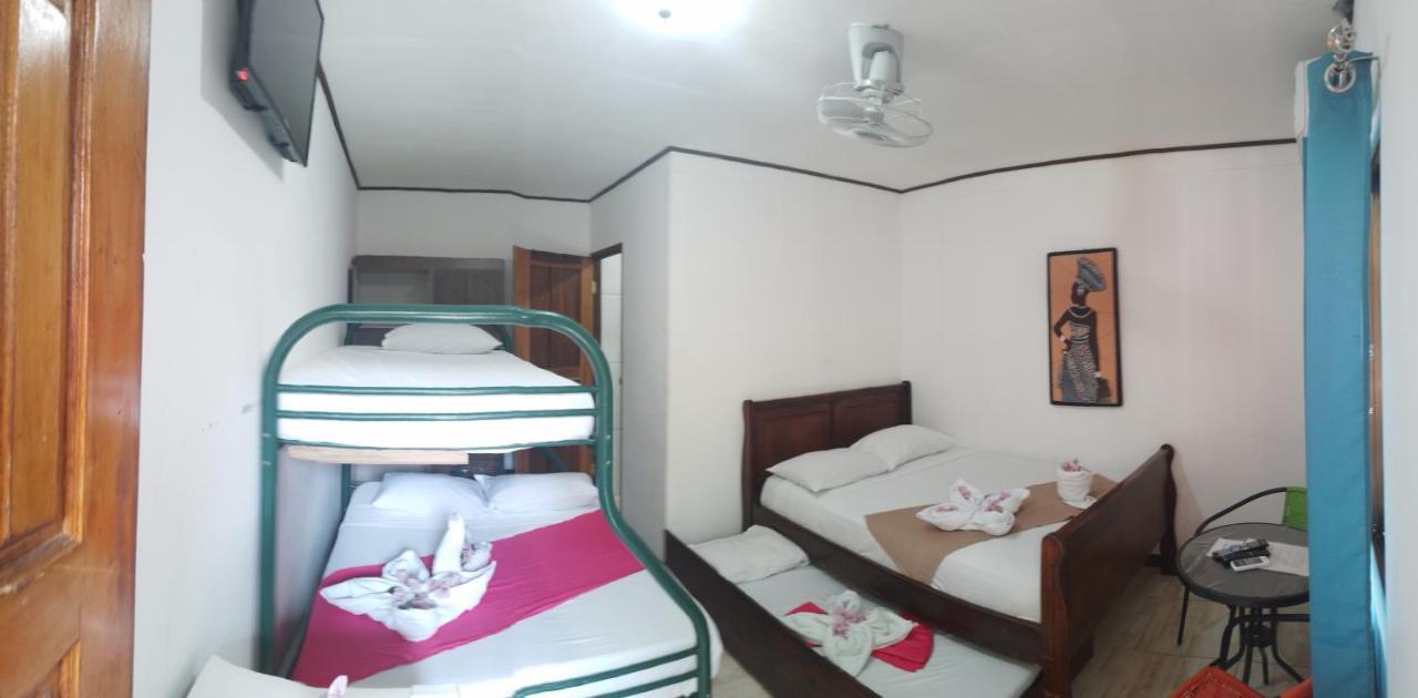 Cabinas Smith Cahuita Εξωτερικό φωτογραφία