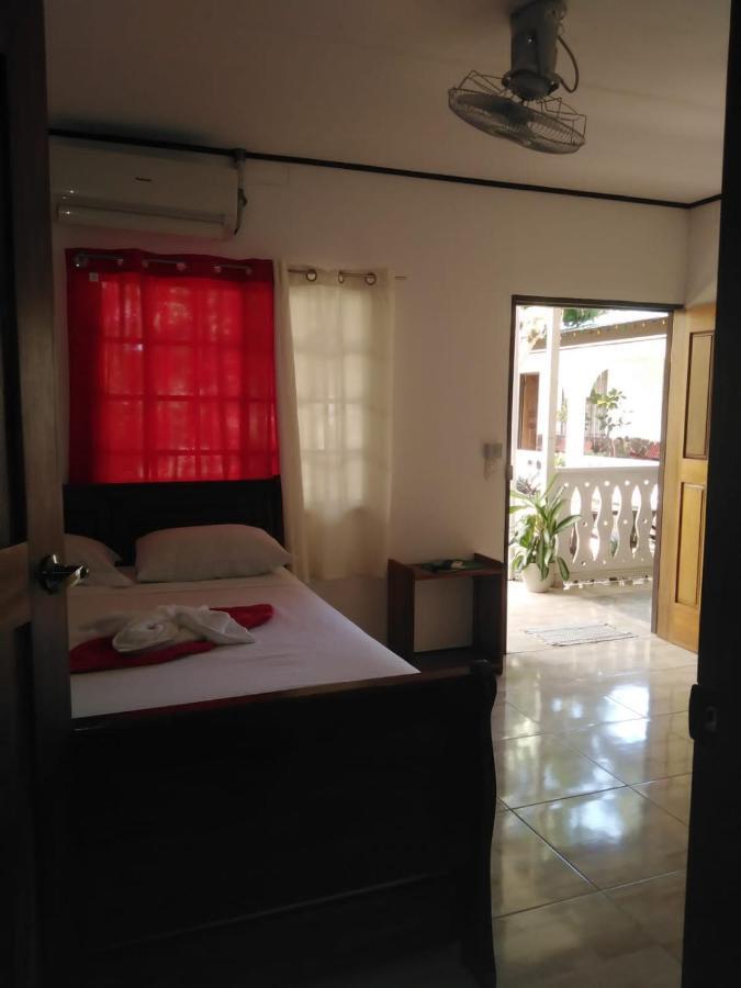 Cabinas Smith Cahuita Εξωτερικό φωτογραφία